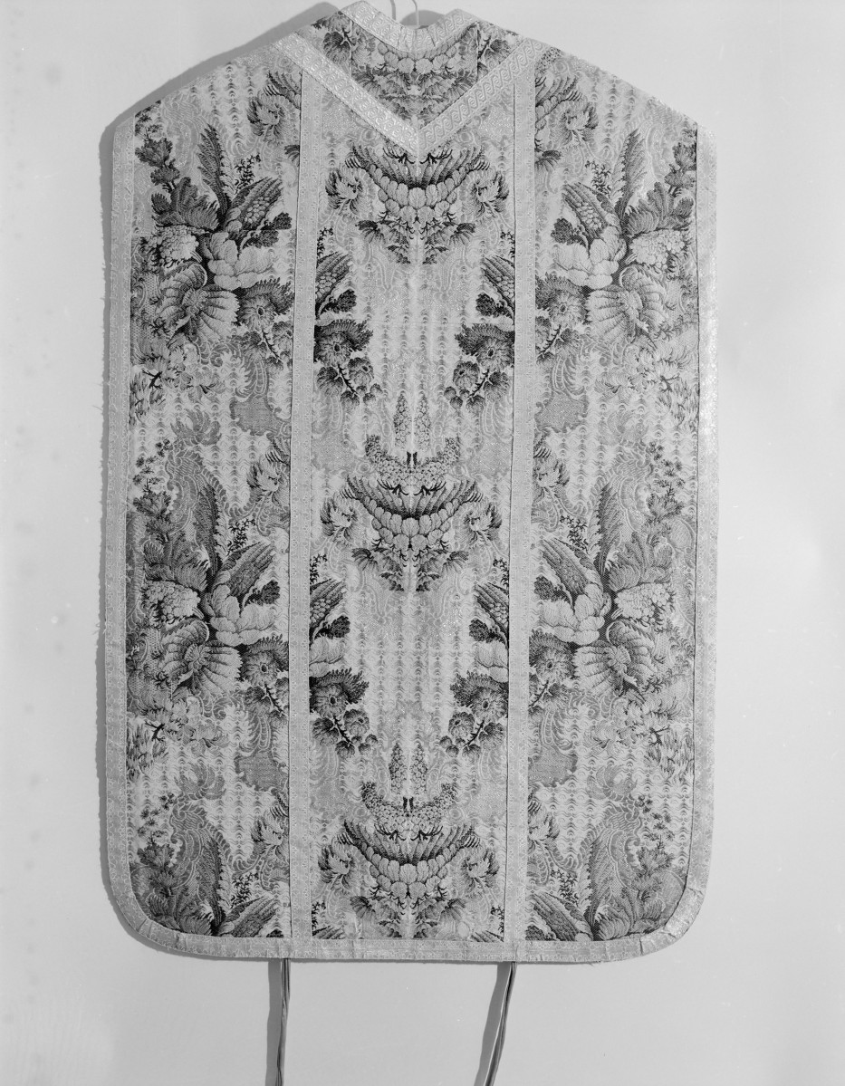 Kościół pw. Wniebowzięcia NMP i Świętego Józefa - ornat św. Józefa 1735-40, tkanina, Francja, skan 1