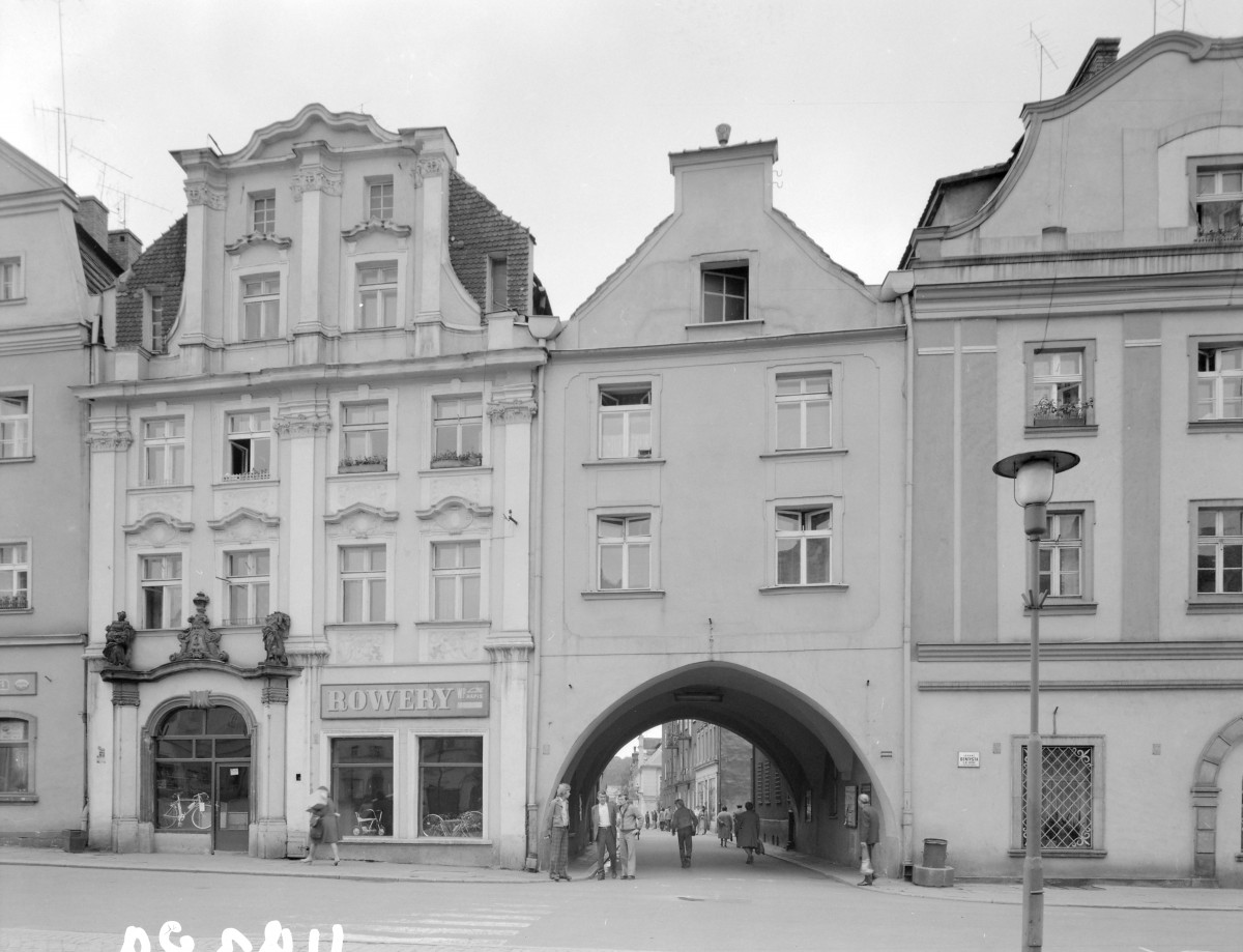 Kamienice - elewacje, pierzeja część zachodnia, skan 1