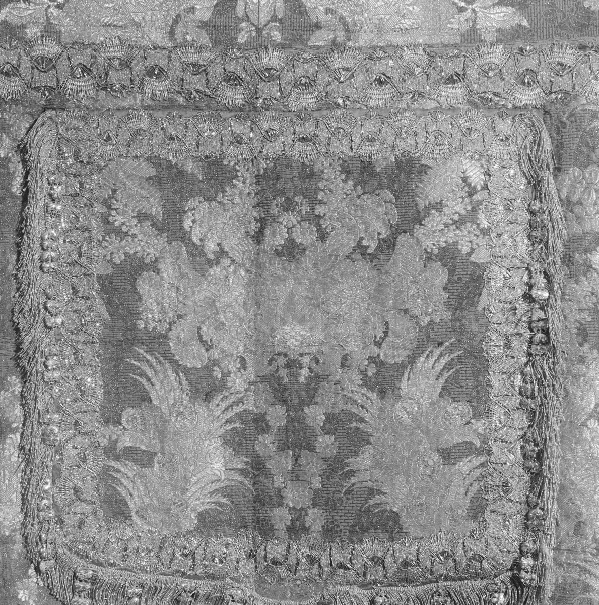 Skarbiec Katedralny - Kapa. Francja. 1755 - 65. Haft Polski ok. 1799. Kaptur kapy., skan 1