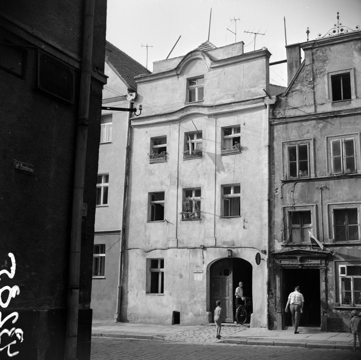 kamienica - elewacja frontowa, skan 1