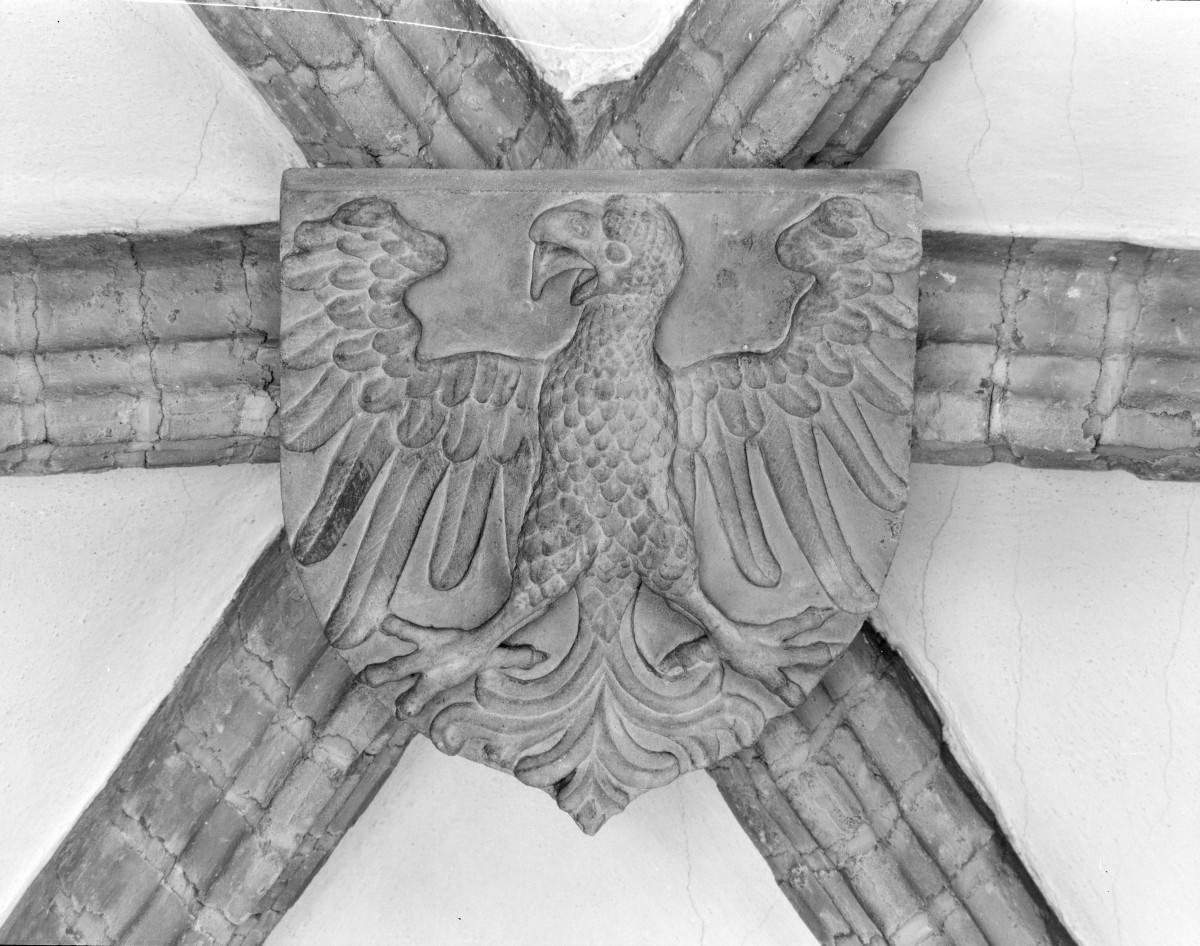 Stary Ratusz - wnętrze: zwornik z 2 połowy XV wieku. "Orzeł"., skan 1