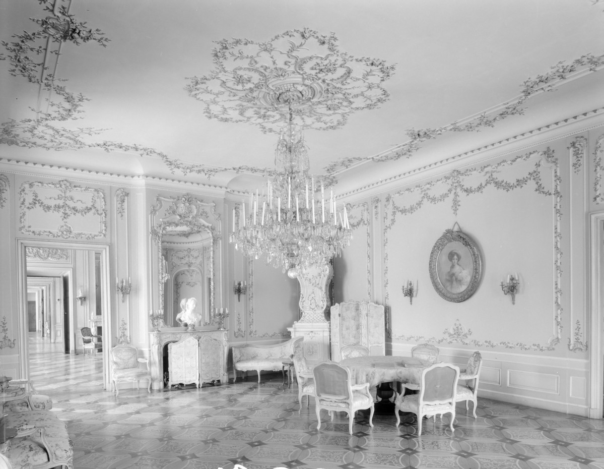 zamek magnacki Lubomirskich i Potockich - wnętrze - piętro I - Salon Narożny, skan 1