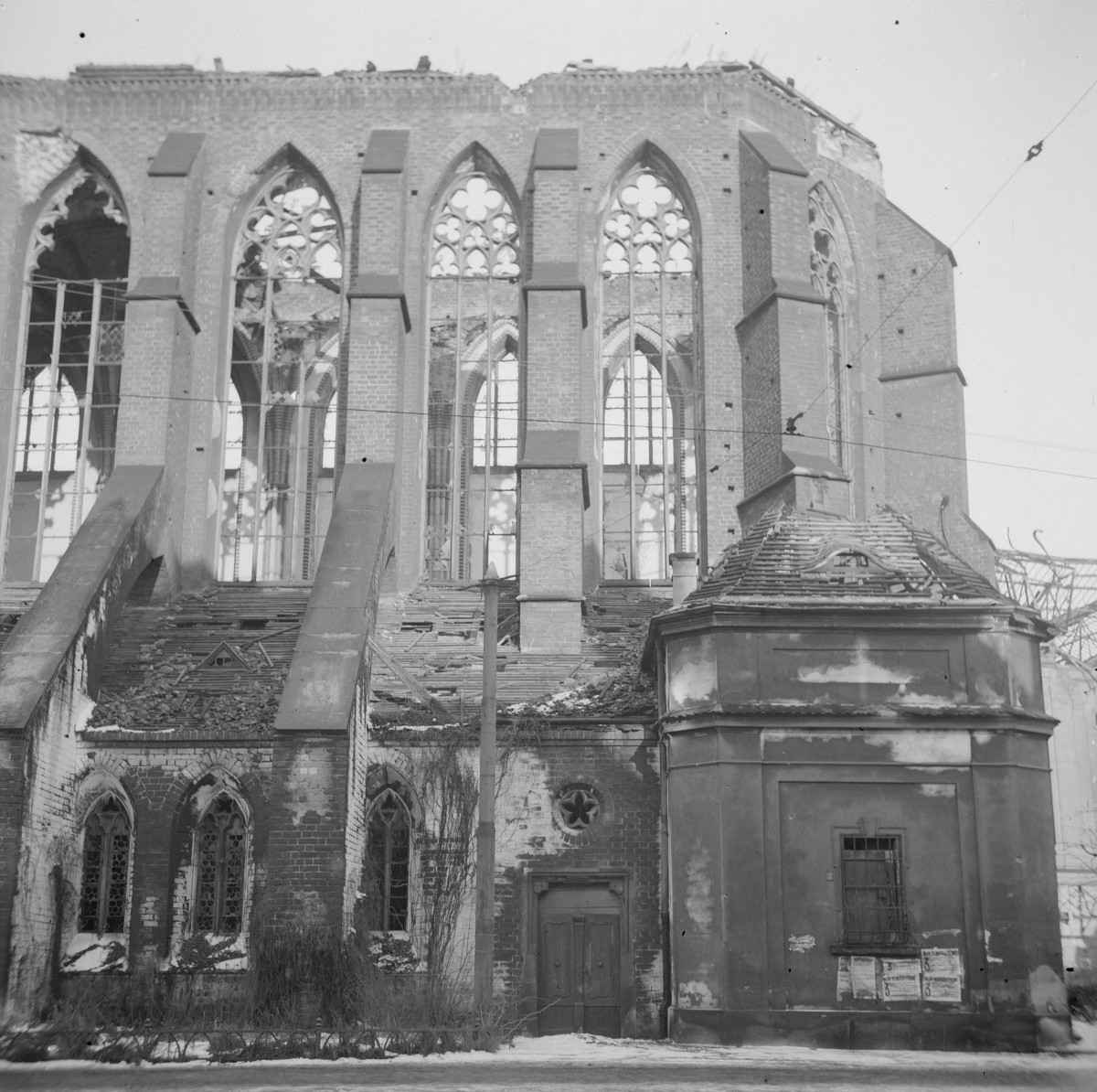 Kościół św. Wojciecha - zniszczone prezbiterium., skan 1