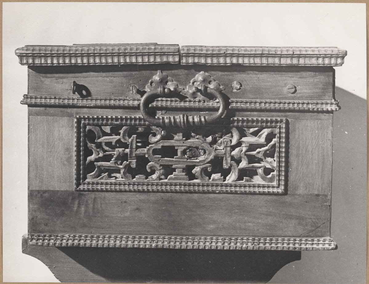 Muzeum Diecezjalne - organy przenośne, obudowa zewnętrzna, bok prawy, skan 1