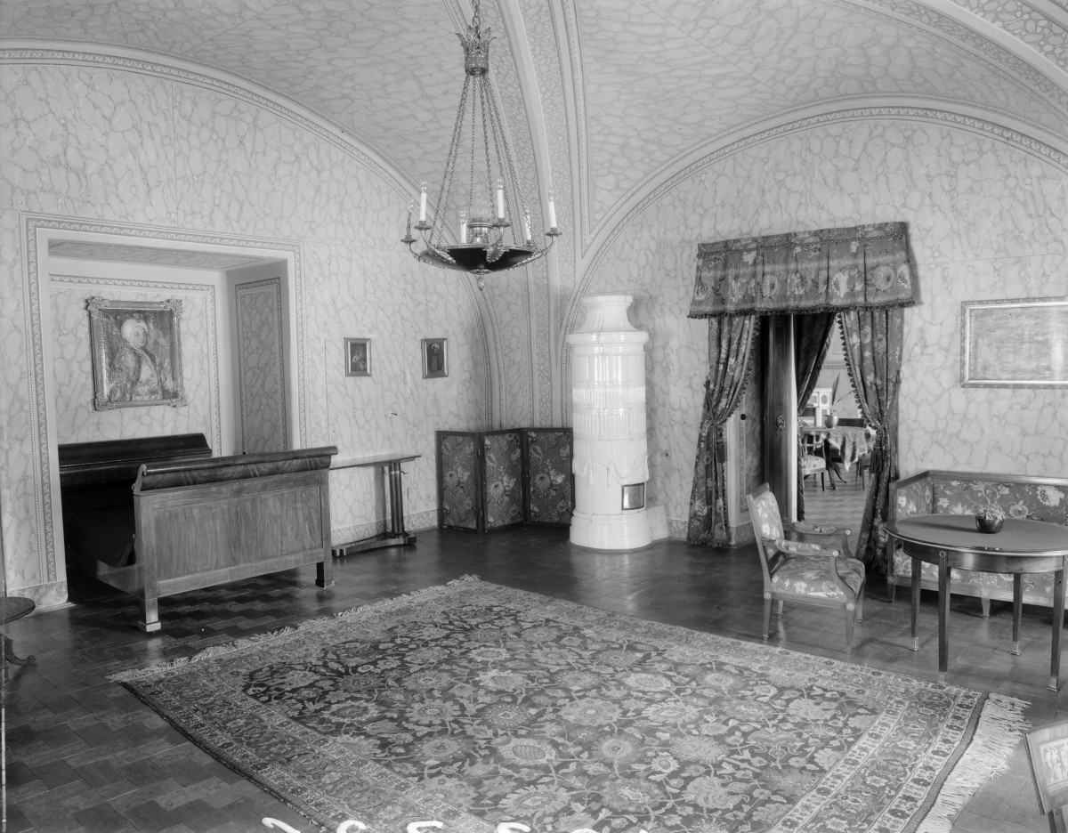 zamek magnacki Lubomirskich i Potockich - wnętrze - parter - Apartament Turecki - Sypialnia, skan 1