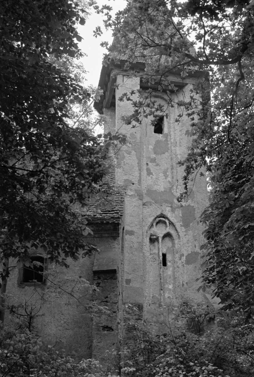 kościół św. Mikołaja - wieża i fragment elewacji, skan 1