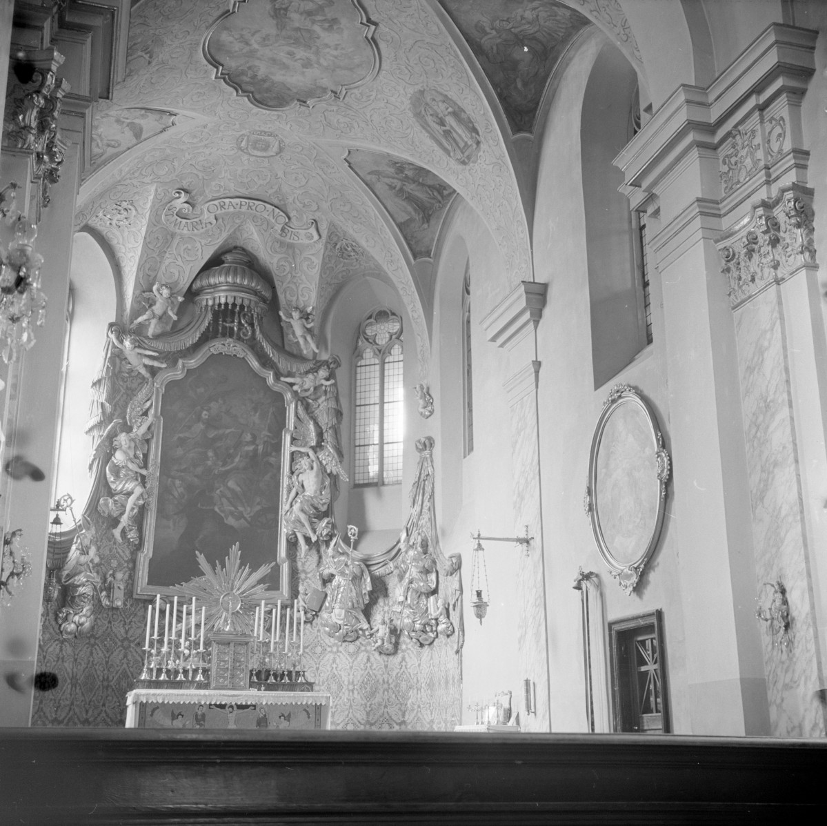 kościół Matki Boskiej Bolesnej i św. Wojciecha - ołtarz i sklepienie, skan 1
