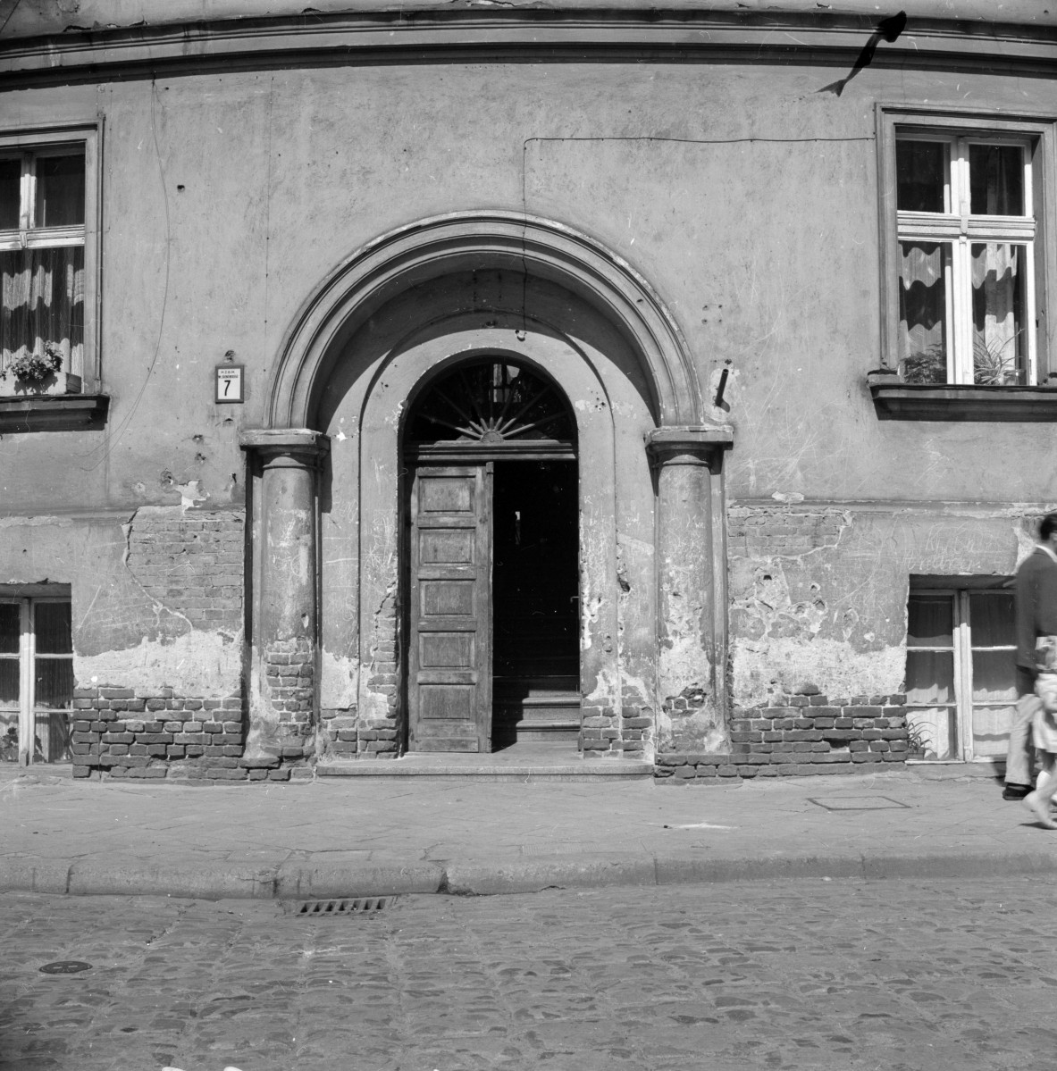 kamienice - elewacja frontowa, portal, skan 1