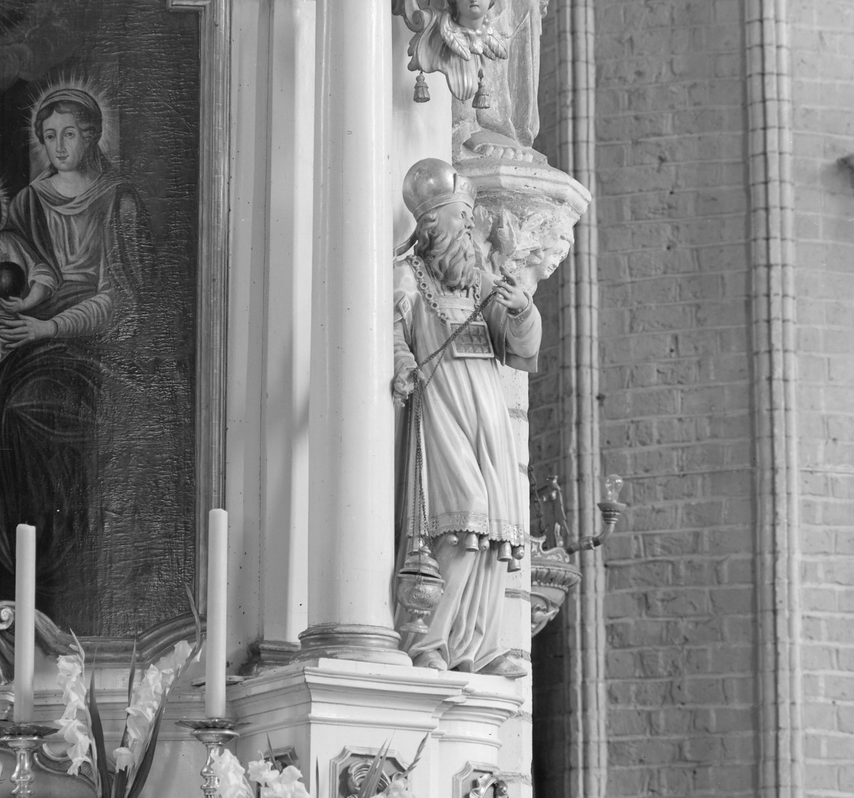 kościół pw. Wniebowzięcia Najświętszej Maryi Panny - wnętrze - nawa główna - ołtarz boczny - rzeźba św. Zachariasza, skan 1