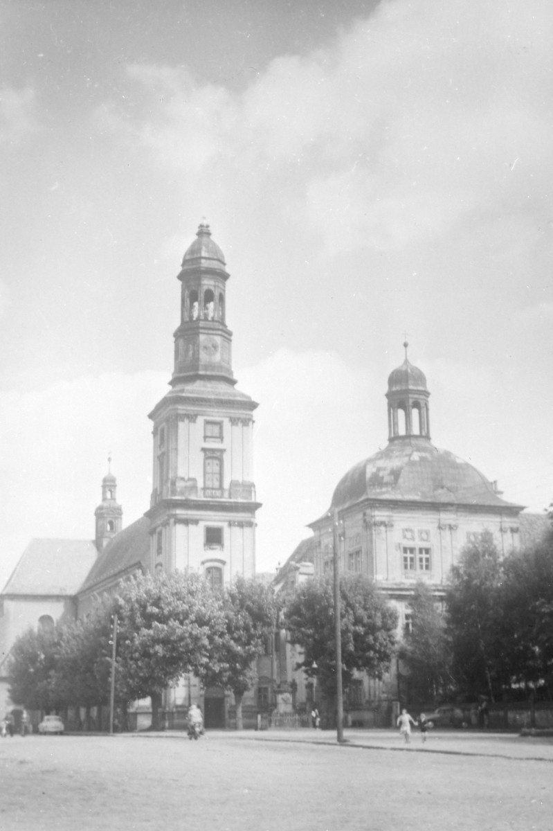 kościół i klasztor pocysterski - widok ogólny, skan 1