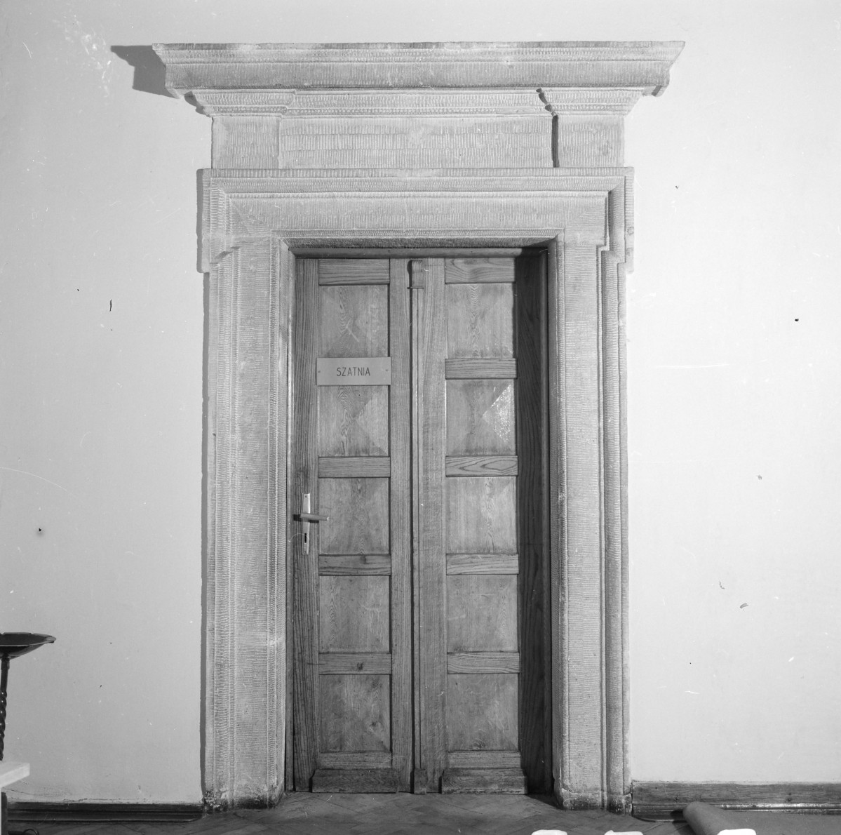 pałac Biskupów Krakowskich - d. sala wejściowa - portal w ścianie południowej /nowy/, skan 1
