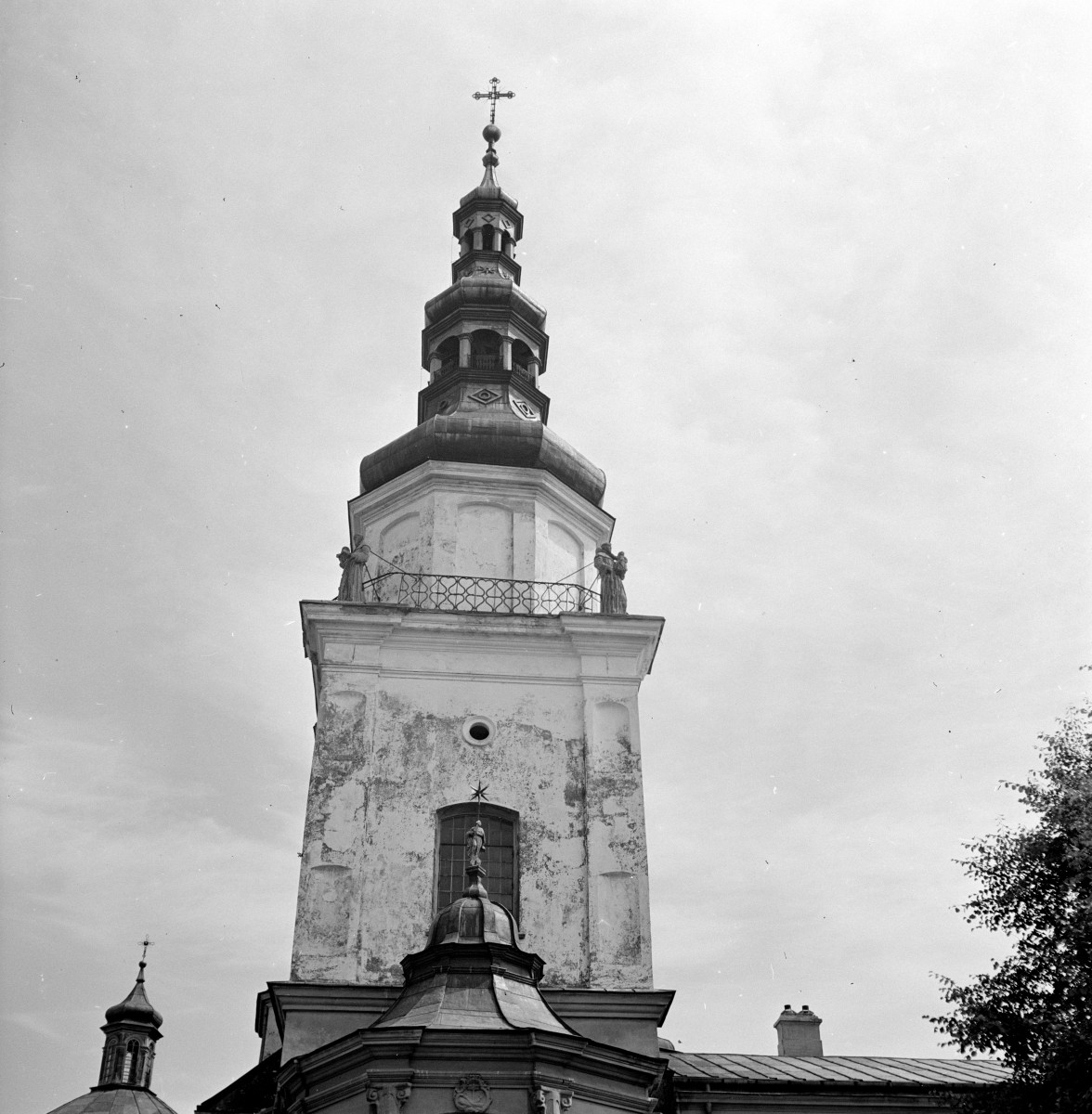 kościół dominikanek - elewacja frontowa, wieża, skan 1