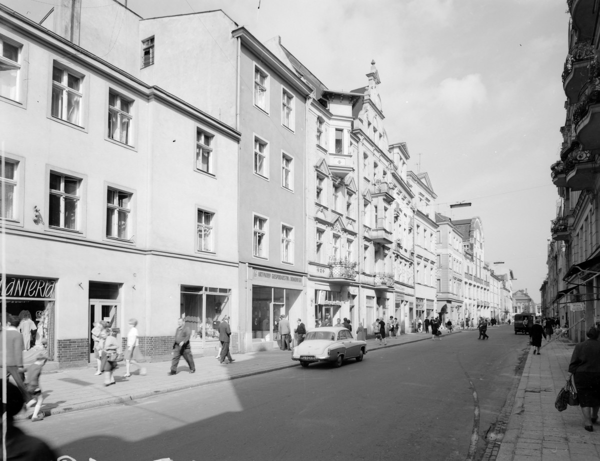 Zabudowa miejska. Widok ogólny. Dzień powszedni., skan 1