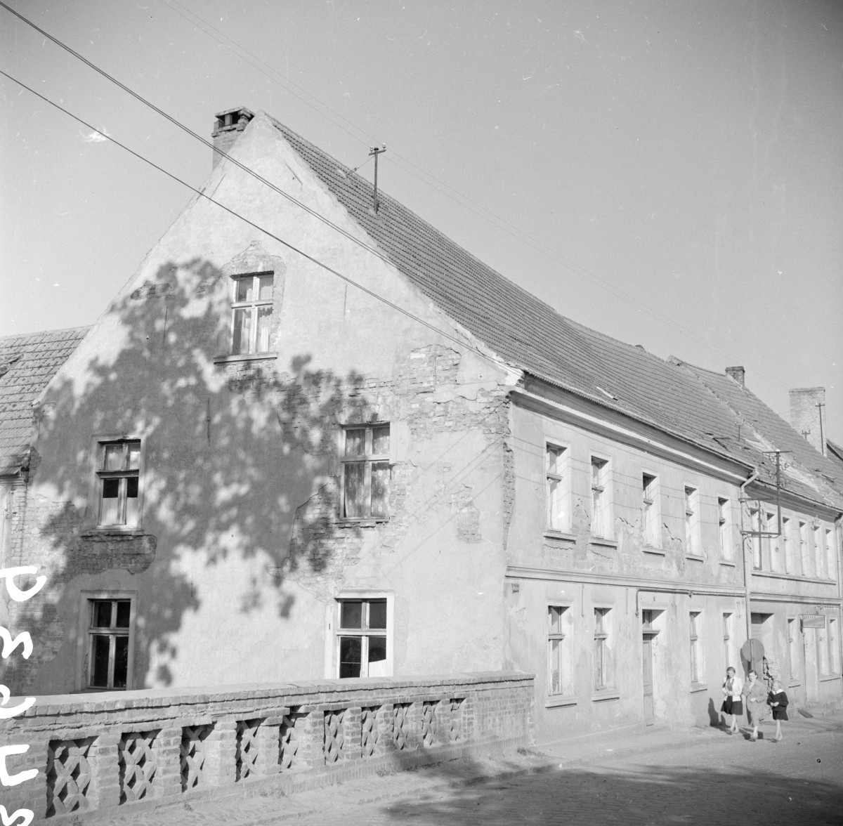 dom - elewacja frontowa, skan 1