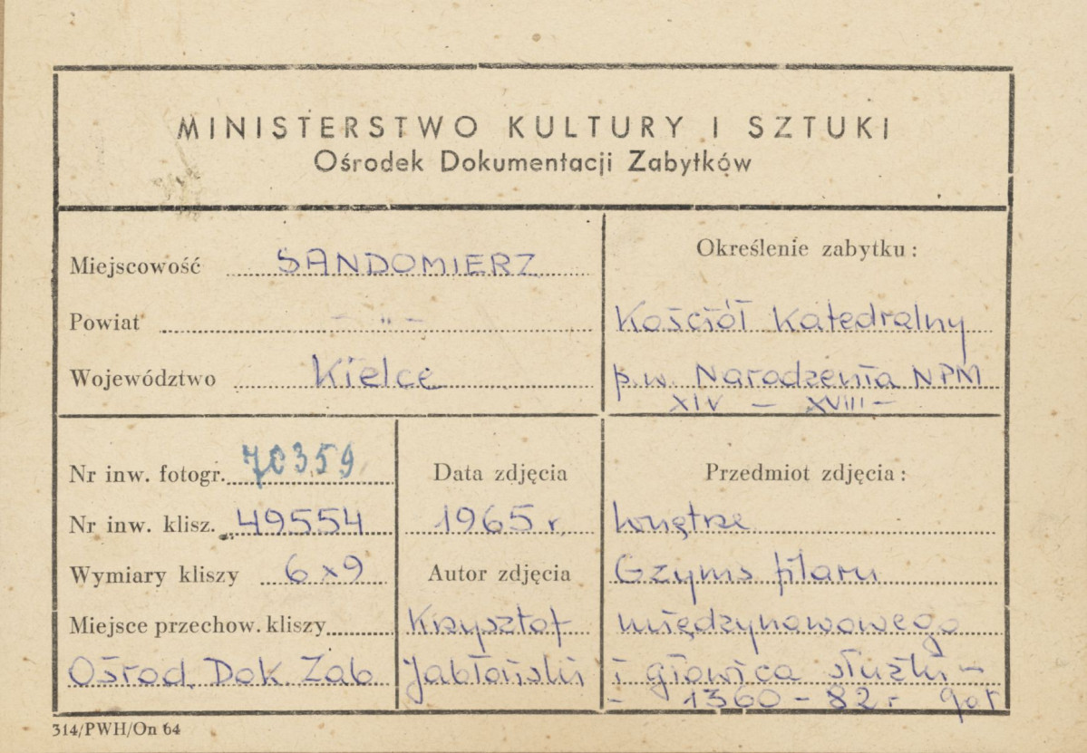  Katedra - wnętrze, widok na gzyms filaru międzynawowego i głowicę służki - metryczka, skan 1