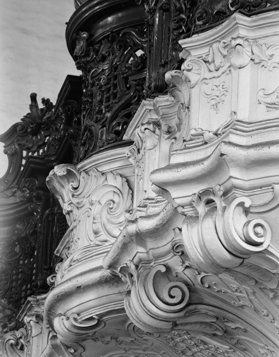 sanktuarium św. Jadwigi Śląskiej - kościół: kaplica św. Jadwigi - chór muzyczny, balustrada, skan 1