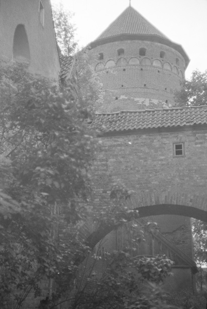 zamek - baszta, most, skan 1
