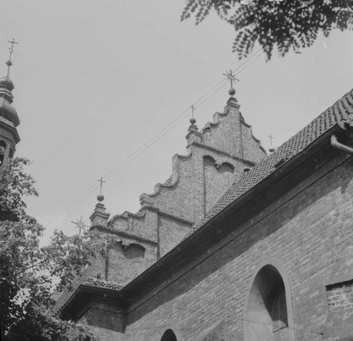 Kościół Klarysek WNMP - elewacja wschodnia, szczyt nawy, skan 1