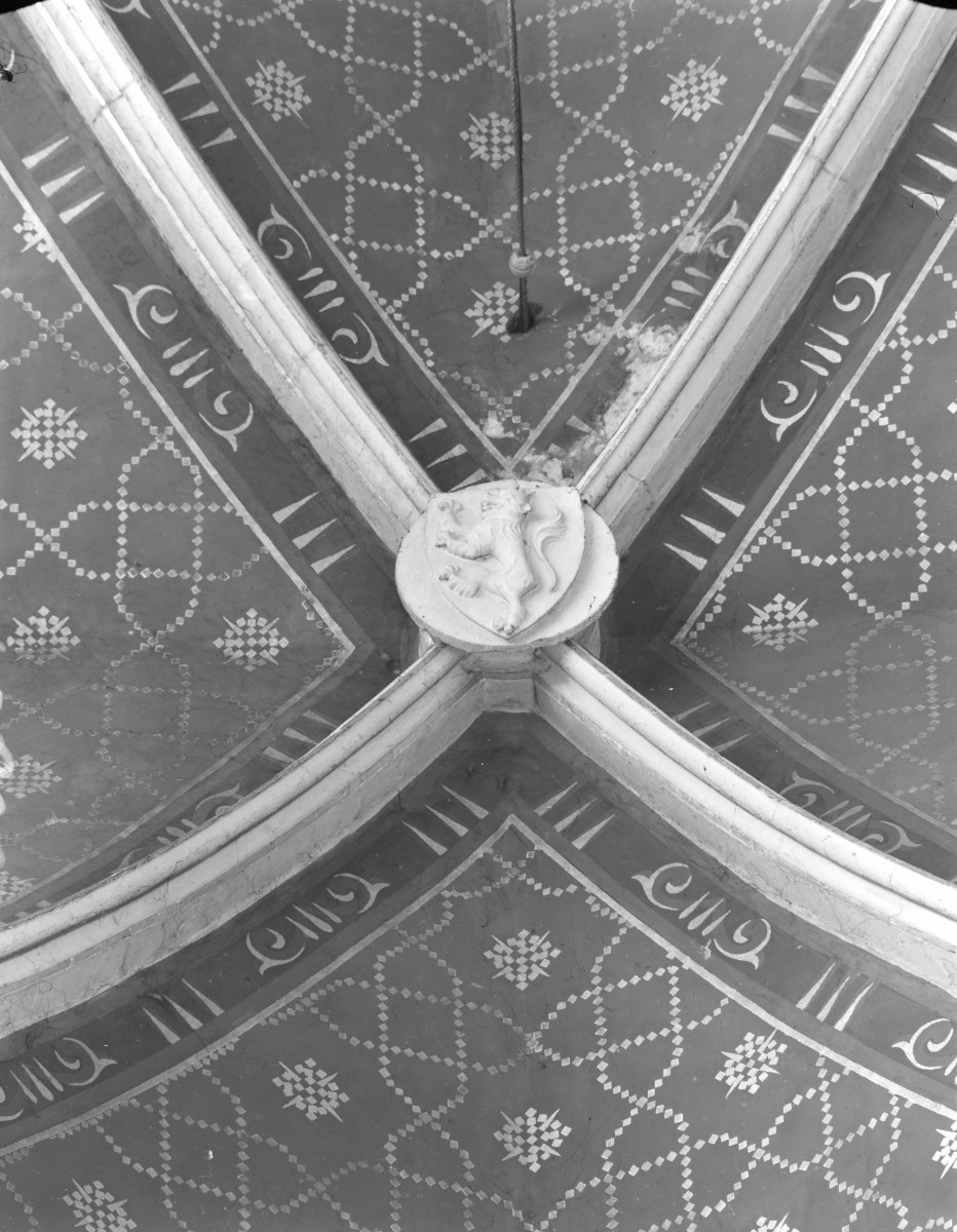 kościół katedralny pw. Narodzenia Najświętszej Marii Panny - wnętrze: zwornik w nawie głównej, skan 1