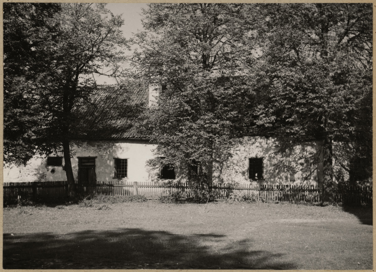 Zespół klasztorny, fragment zabudowy , skan 1