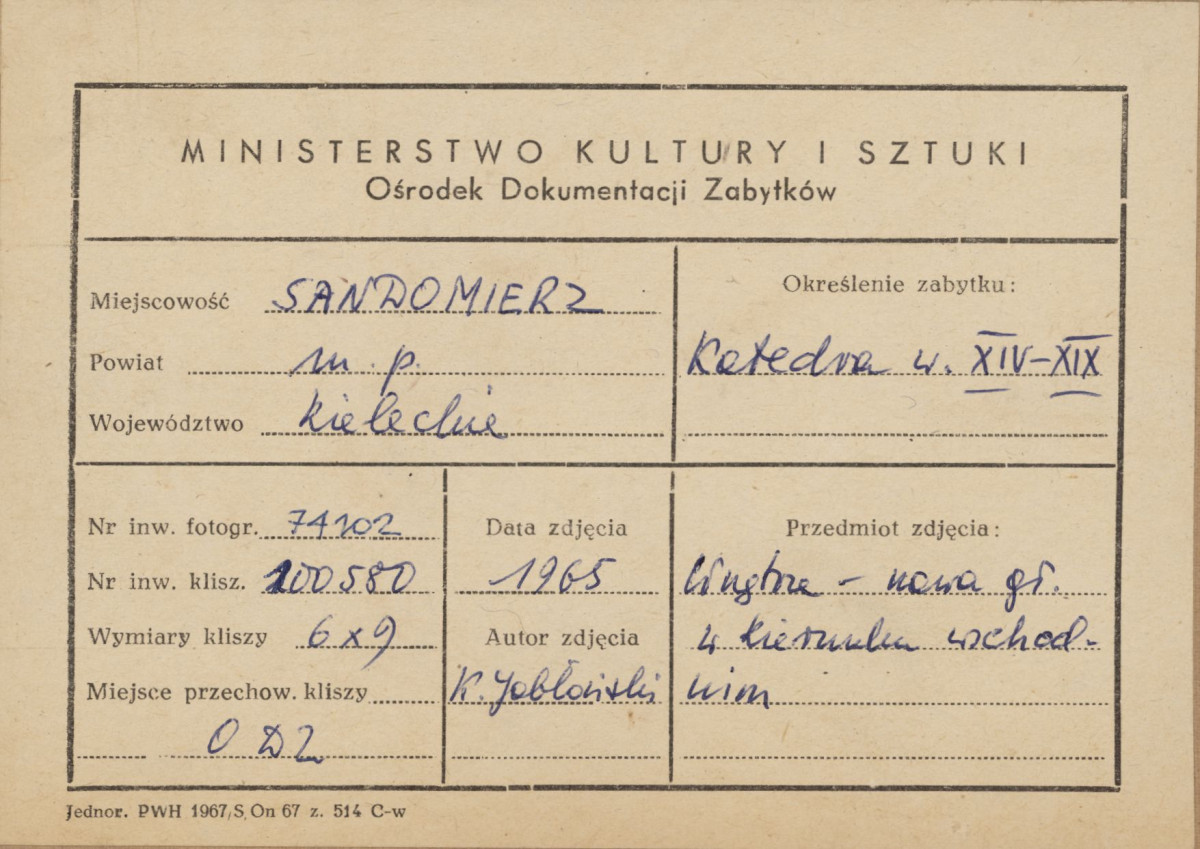 Katedra - wnętrze, widok nawy głównej w kierunku prezbiterium - metryczka, skan 1