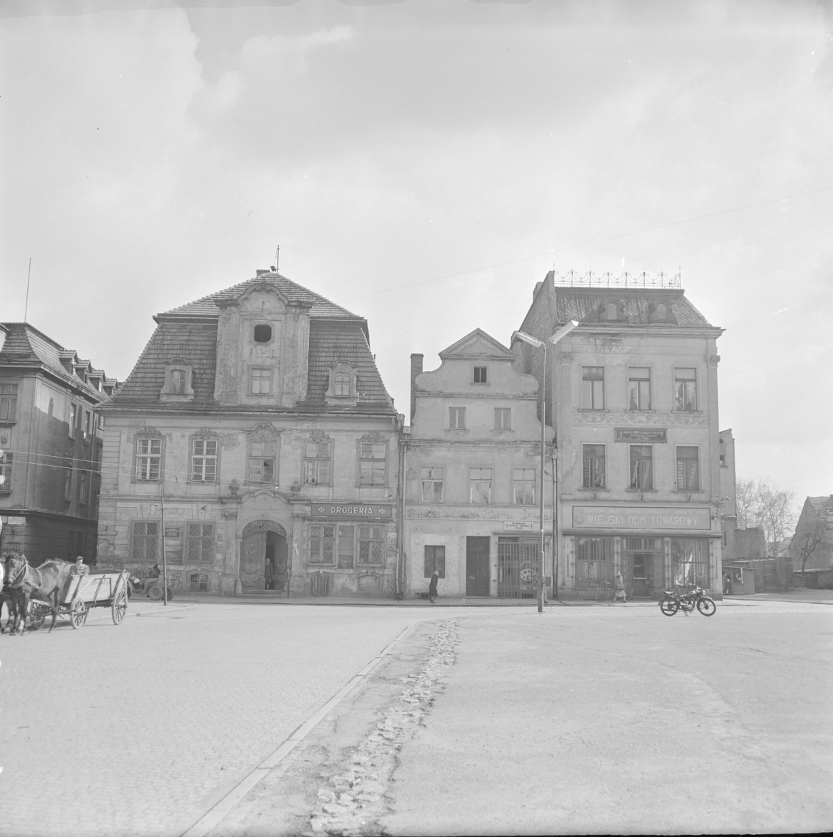 rynek miejski - pierzeja wschodnia - fragment, skan 1