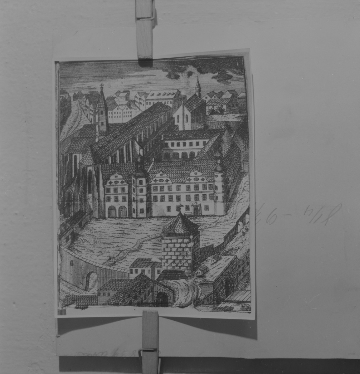 Zespół klasztorny franciszkanów. Rysunek, widok ogólny., skan 1