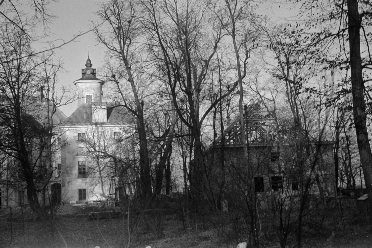 pałac Bielińskich - fasada, zespół pałacowo parkowy, skan 1