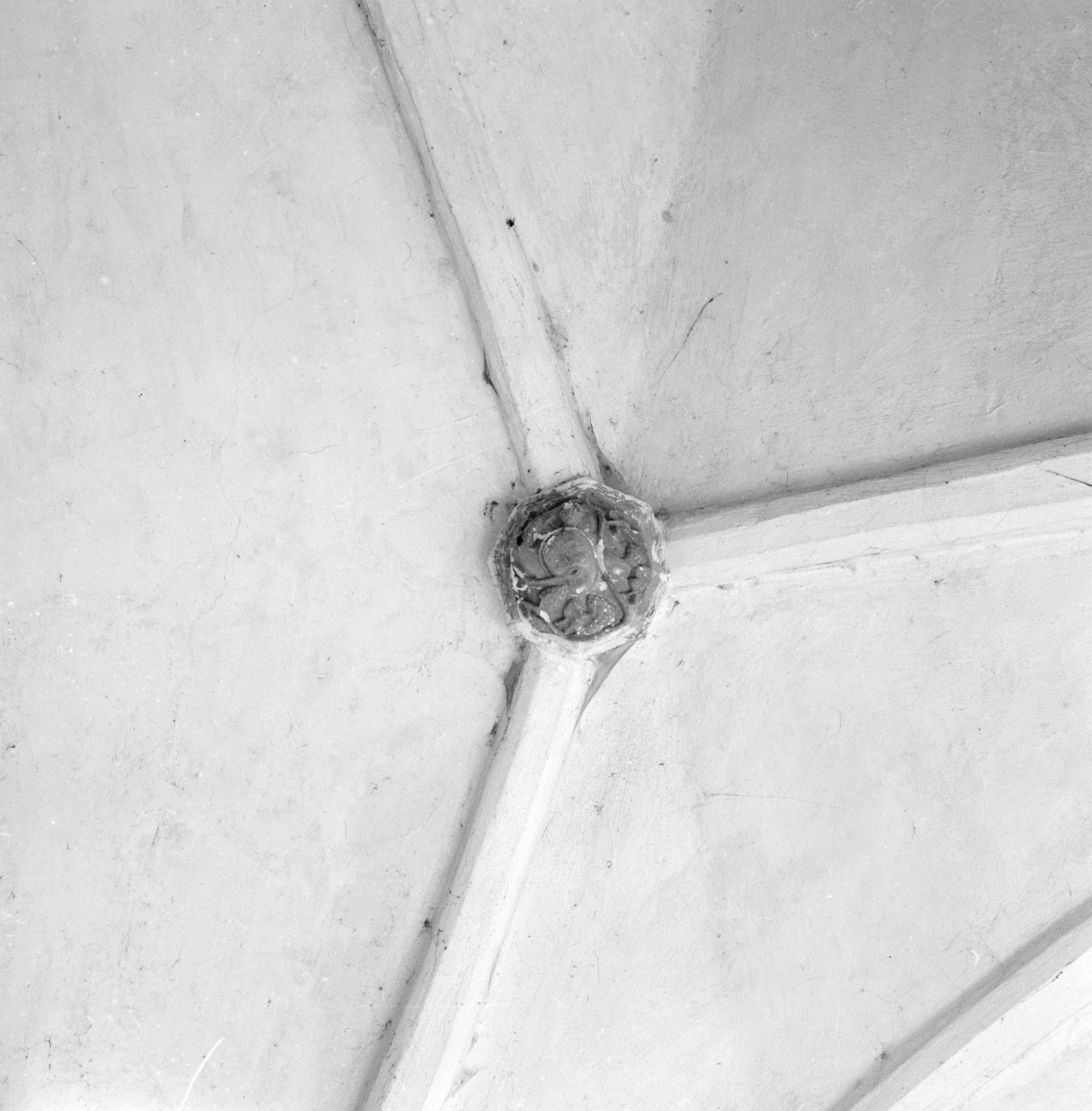 kościół rzymskokatolicki, ob. katedra pw. św. Mikołaja - wnętrze: kruchta południowa - zwornik, skan 1