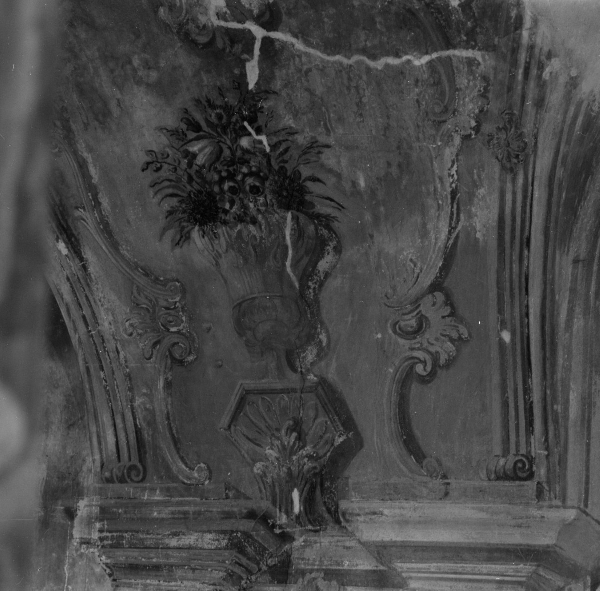 zamek Oppersdorffów - zamek dolny - wnętrze - kaplica - dekoracja malarska - fragment, skan 1