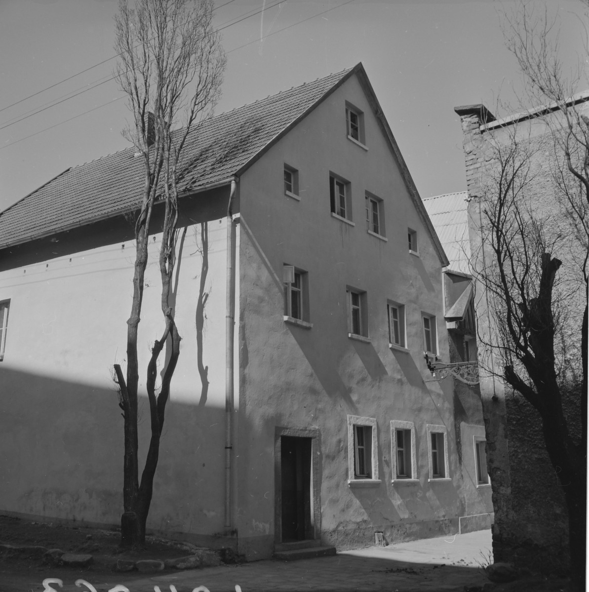 zabudowa miasta - fragment kamienicy, skan 1