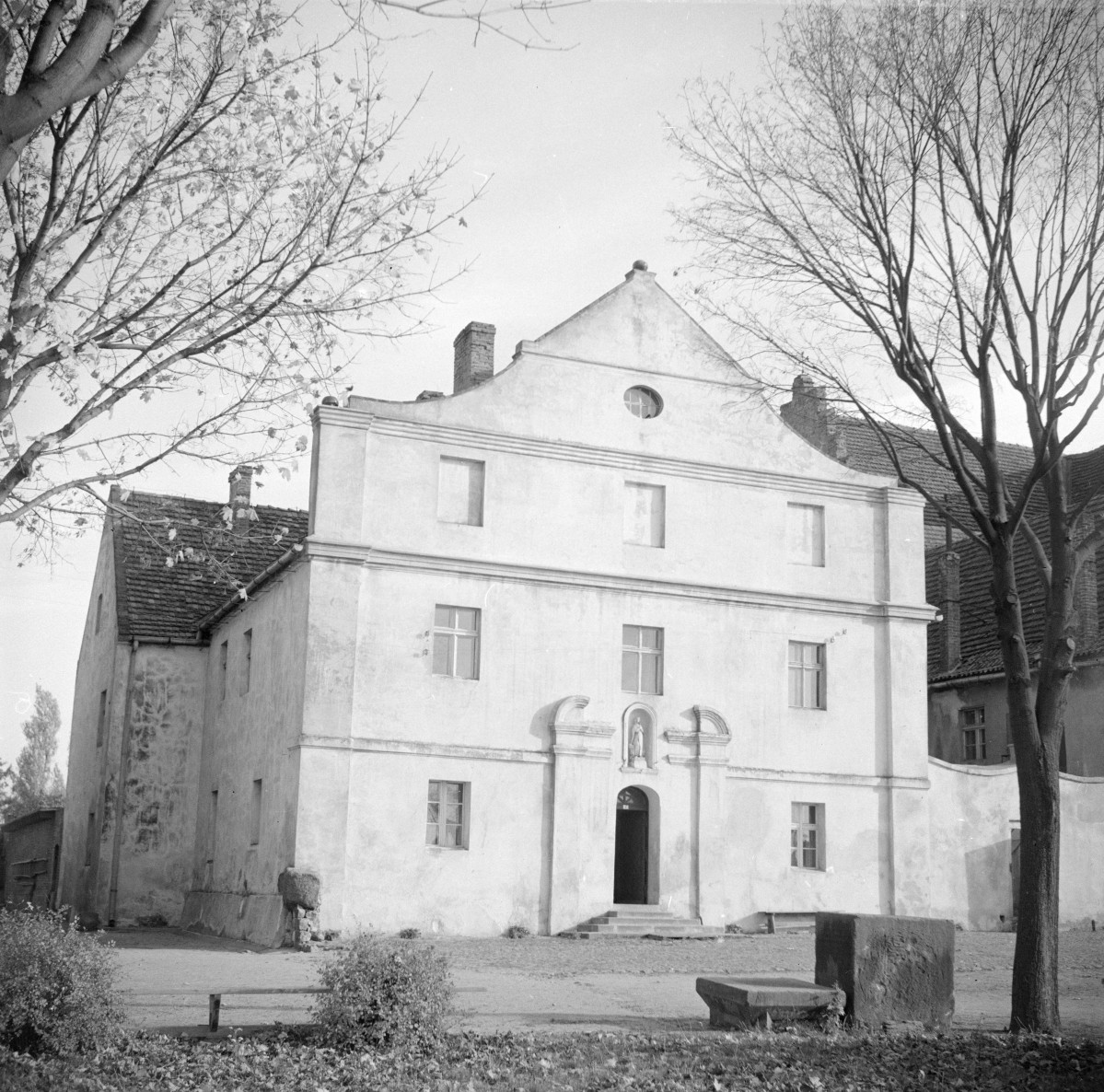 klasztor ponorbertański - elewacja południowo-wschodnia  , skan 1