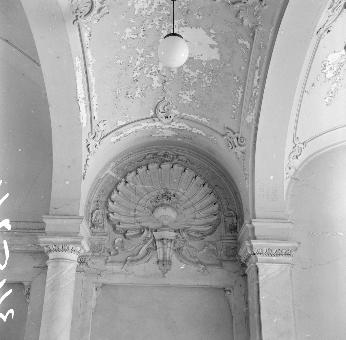pałac - wnętrze, klatka schodkowa, dekor, skan 1