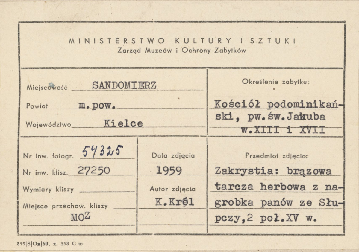  Zespół klasztorny Dominikanów - kościół, brązowa tarcza herbowa z nagrobka panów ze Słupczy - metryczka, skan 1