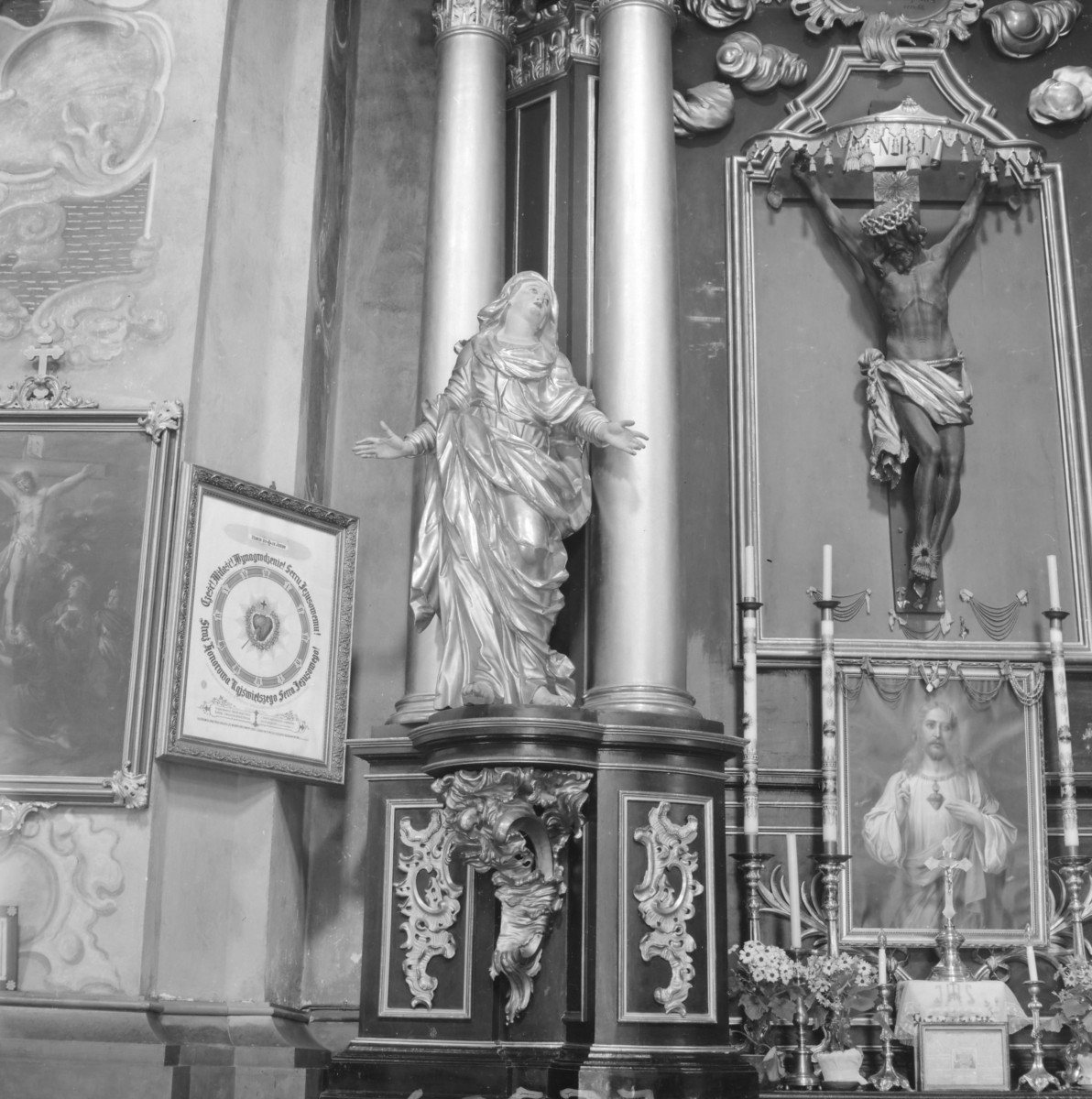 bazylika pw. Zwiastowania Najświętszej Marii Panny - wnętrze: ołtarz ukrzyżowania, rzeźba Marii, 3. ćw. XVIII w., skan 1