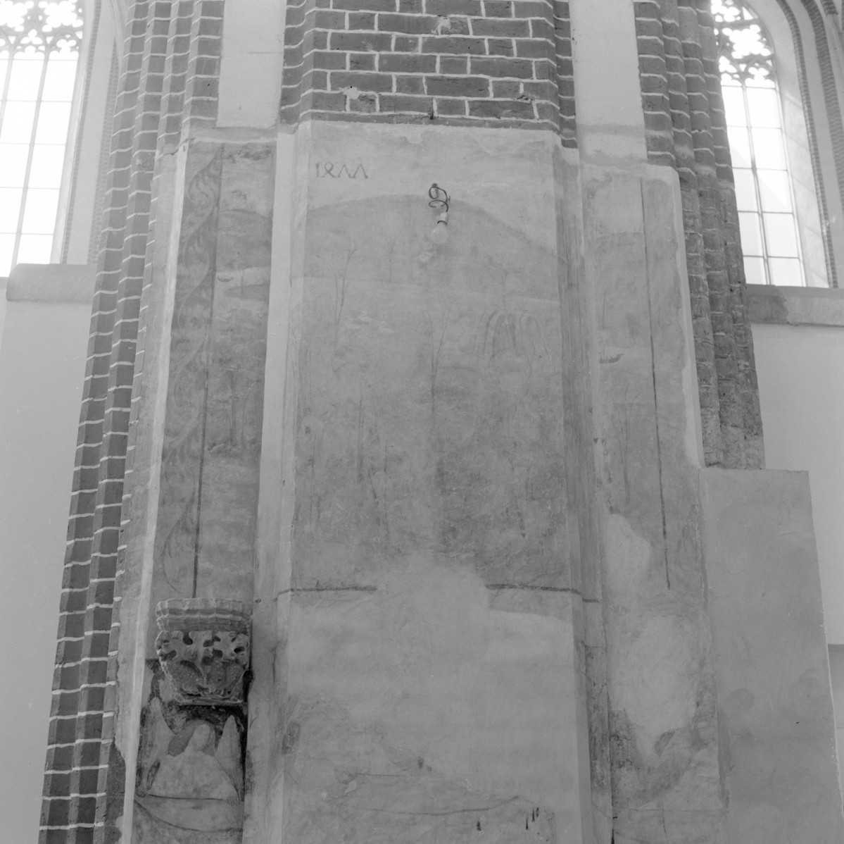 Kościół NMP na Piasku - wnętrze: malowidło gotyckie na filarze w nawie pn., skan 1