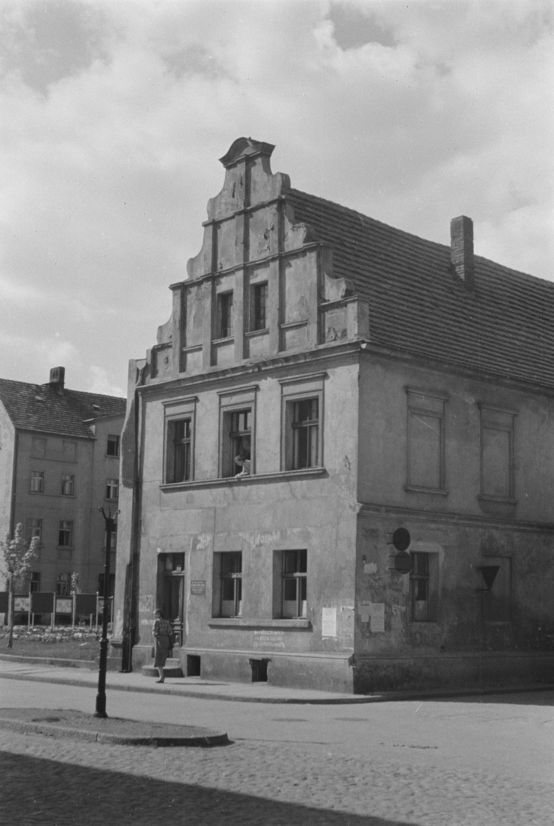 dom rynek 22 - elewacja frontowa, skan 1