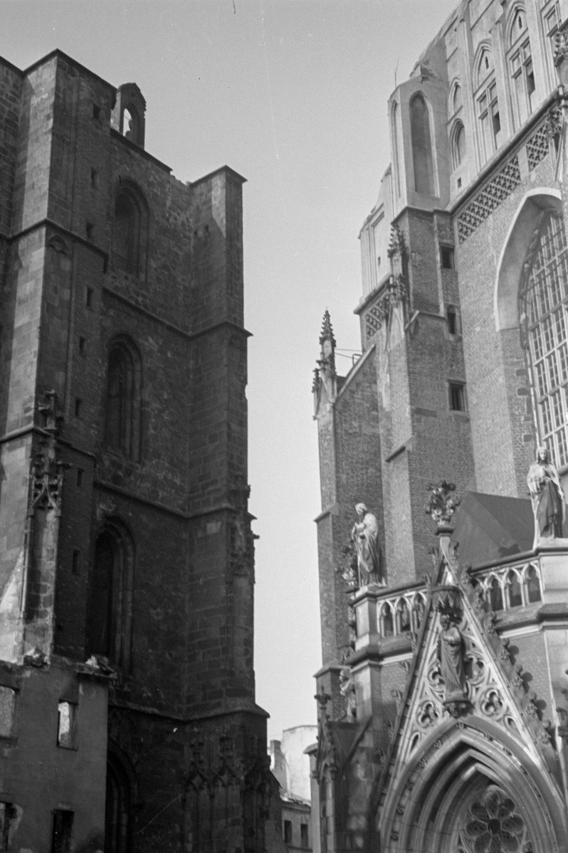 dzwonnica i kościół widok na elewacje przednie, skan 1