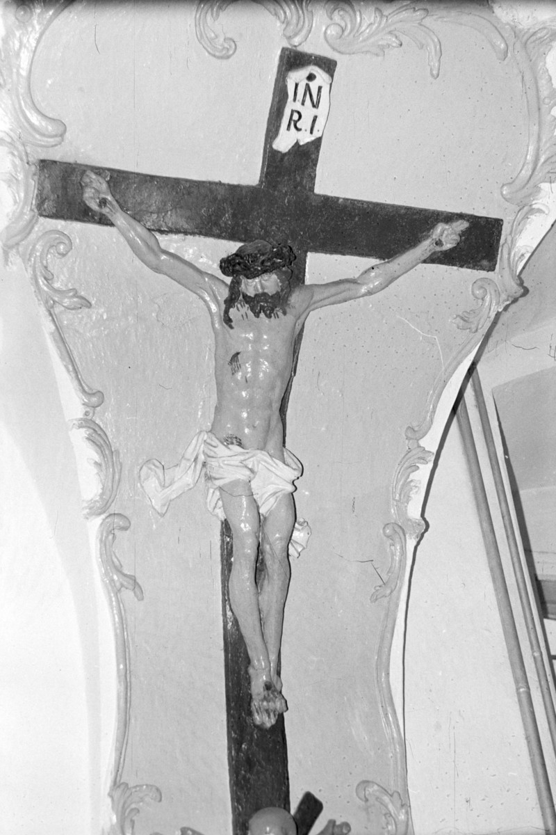 klasztor Doninikanek - refektarz - sztukateria wnętrza - płaskorzeźba - Ukrzyżowanie Jezusa Chrystusa, skan 1