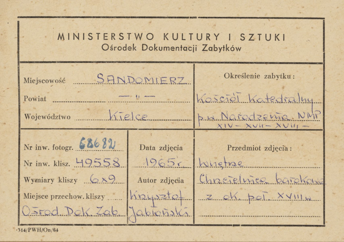 Katedra - wnętrze, chrzcielnica - widok ogólny - metryczka, skan 1