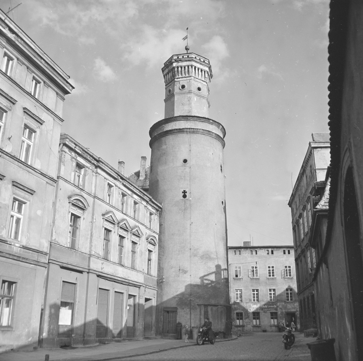 Baszta Zamkowa - widok ogólny, skan 1