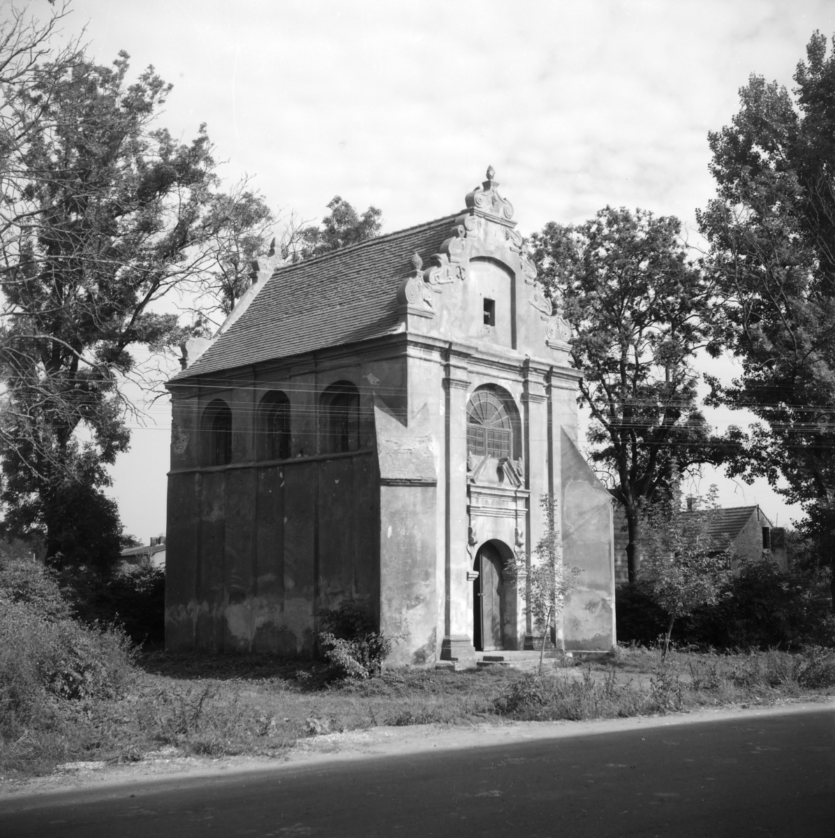 klasztor Franciszkanów - Kalwaria Pakoska - kaplica Wniebowzięcie NMP - elewacja, skan 1