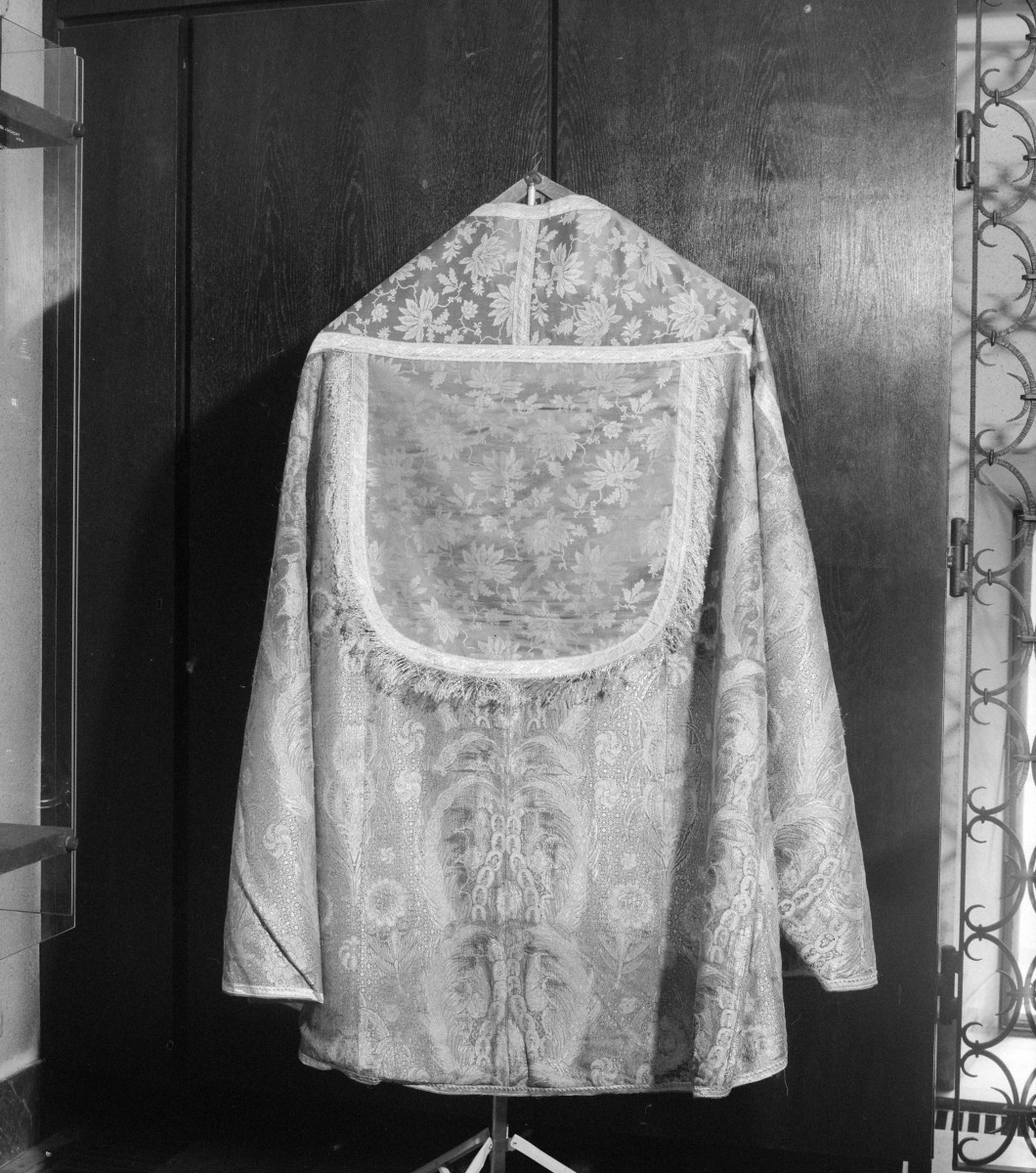 Skarbiec Katedralny - Kapa. Francja ok. 1720-25. Kapa, tył., skan 1