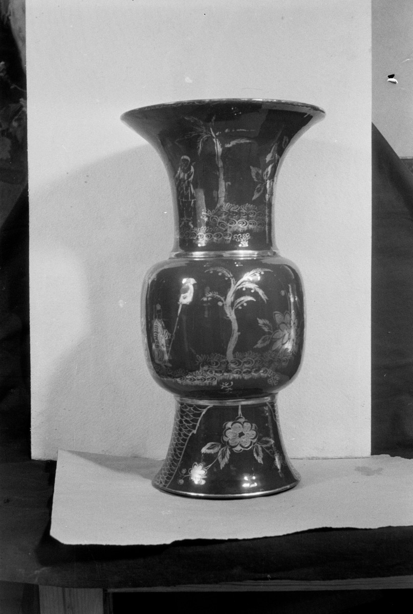 Muzeum Pomorskie w Gdańsku - wazon w typie "Wolfów" fajans kolor brąż, skan 1