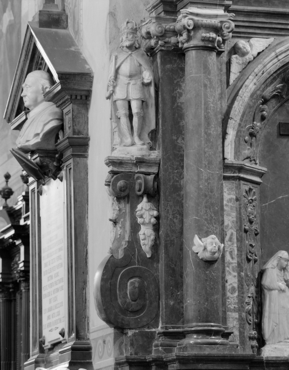 kościół pw. Wniebowzięcia Najświętszej Maryi Panny i św. Zygmunta - wnętrze - nawa boczna południowa - ołtarz boczny Ukrzyżowanie - fragment /ucho prawe/, skan 1