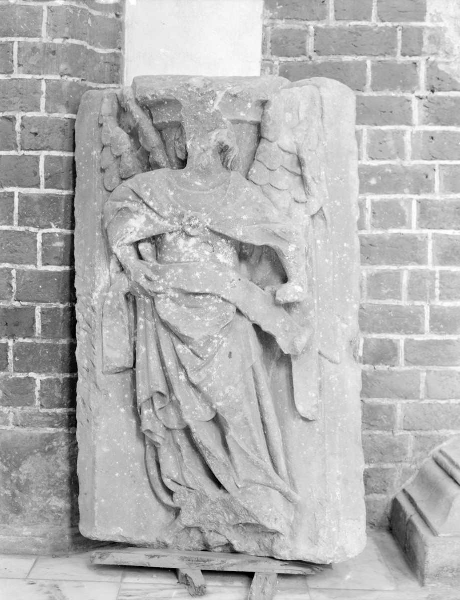 Kościół Najświętszej Marii Panny - wnętrze: płaskorzeźba , skan 1