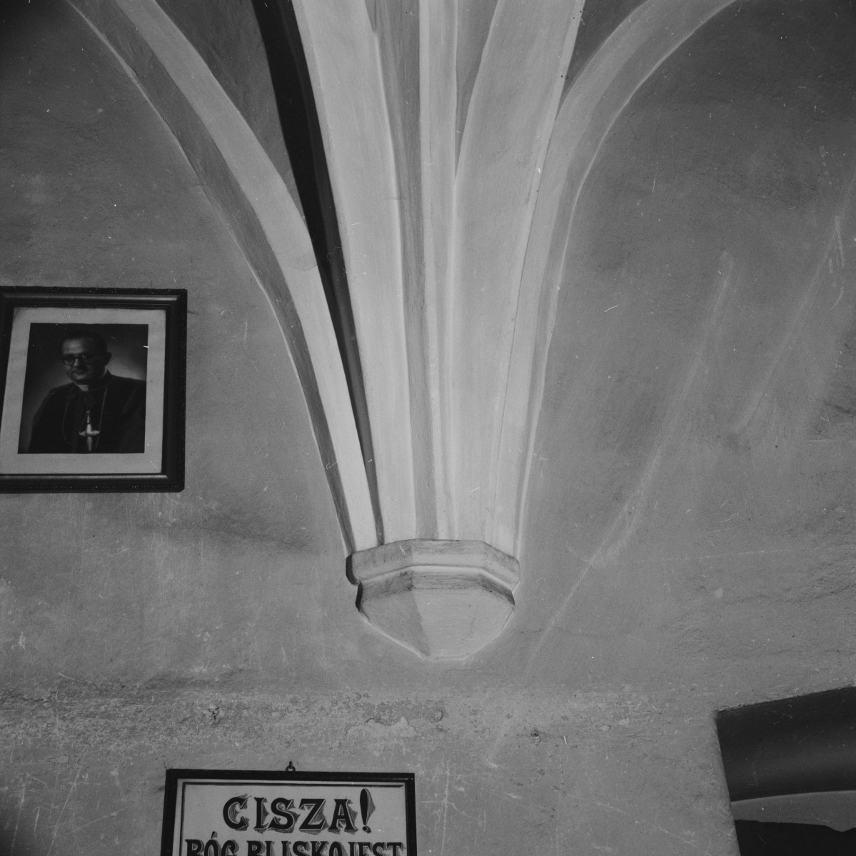katedra św. Mikołaja Biskupa - zakrystia, służka , skan 1