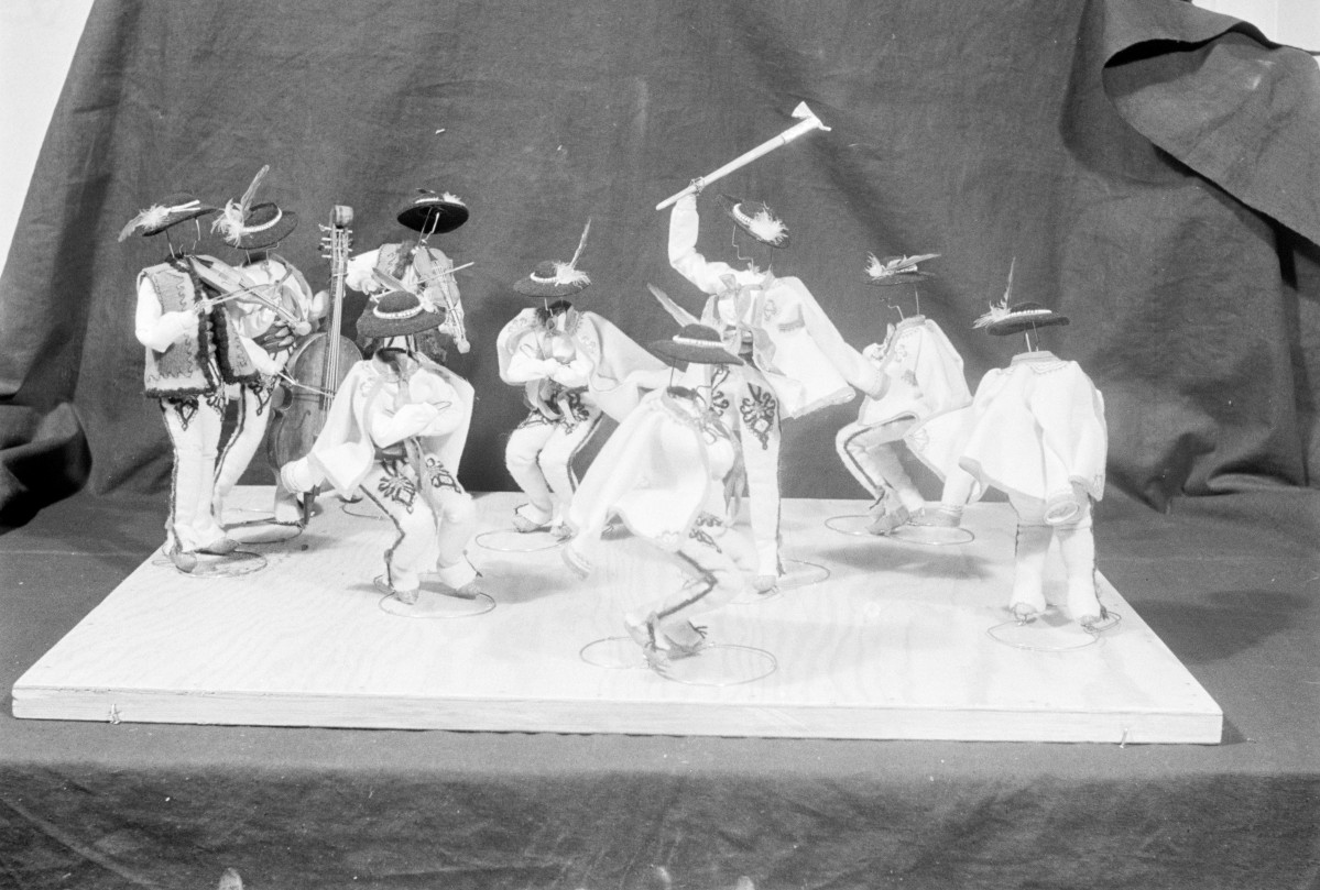 Muzeum Kultur Ludowych w Warszawie - Młocinach, Wasiewicz Janina "Góral zakopiański w tańcu zespołowym", model, skan 1