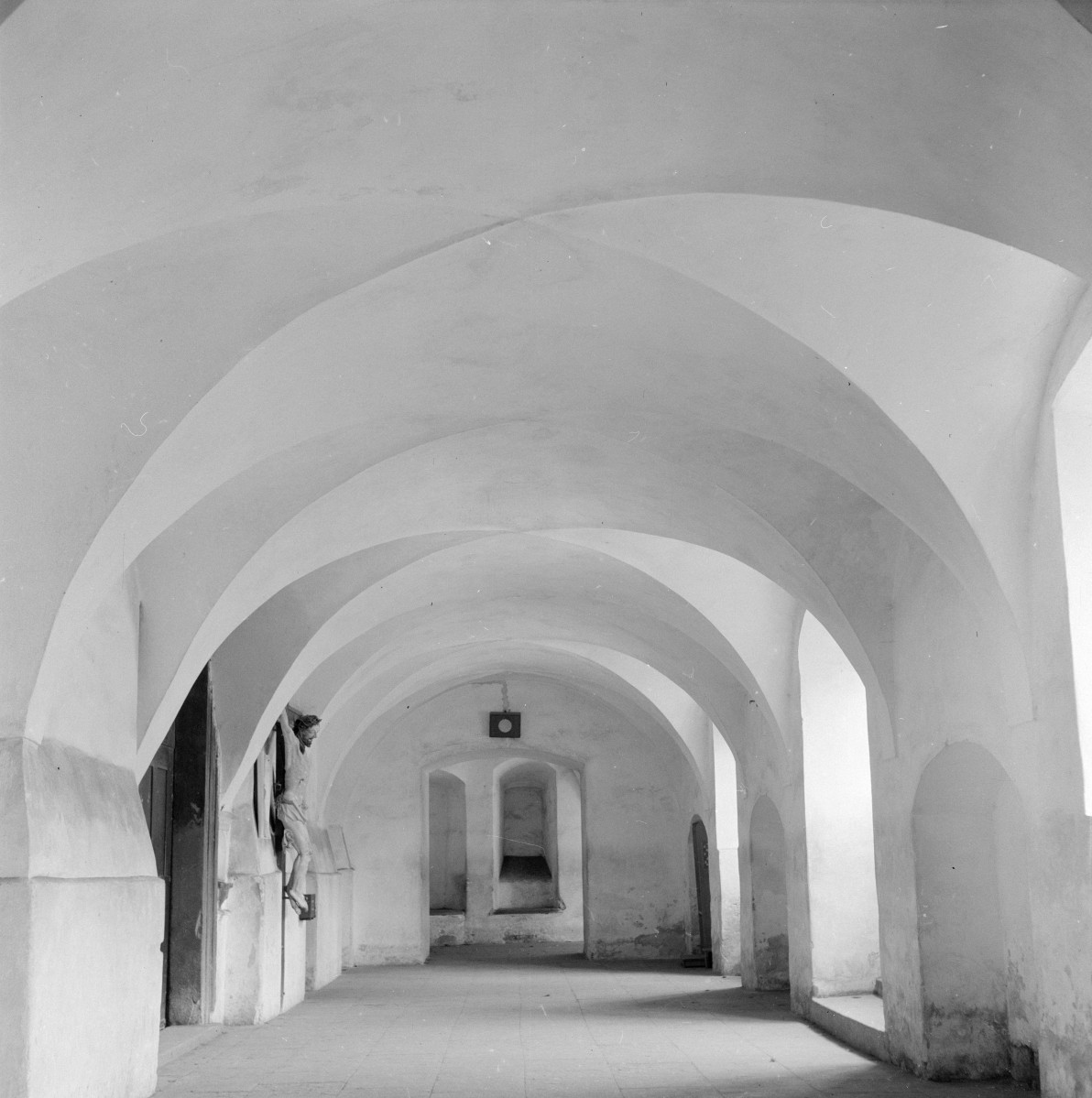 kościół bernardynów pw. św. Antoniego - krużganek, sklepienie, skan 1