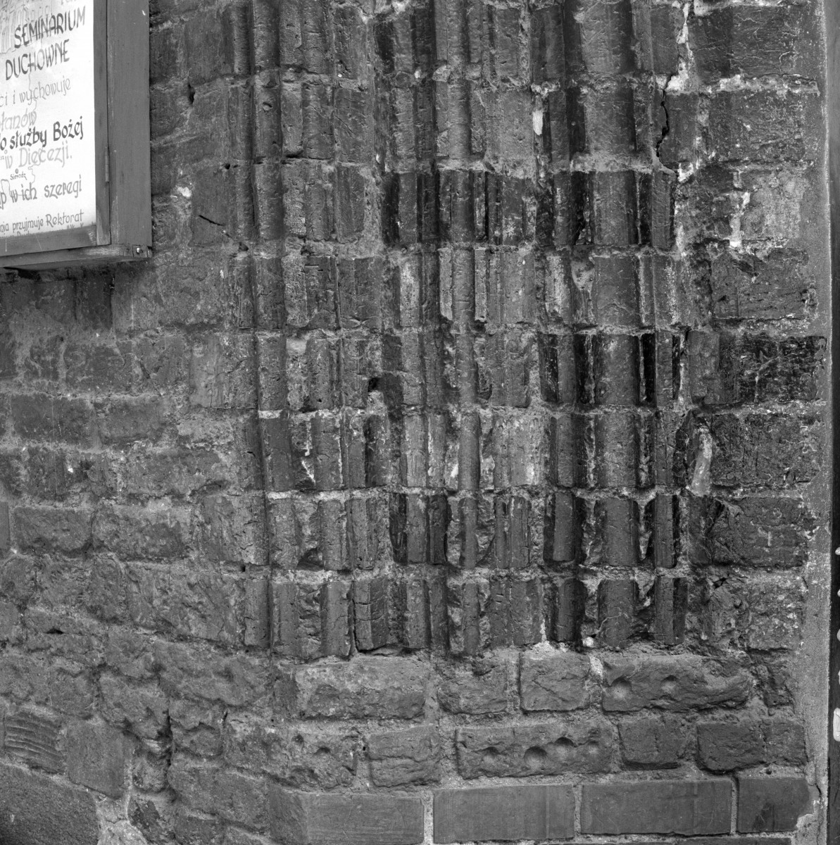 katedra św. Mikołaja Biskupa - portal, detale, tympanon, skan 1